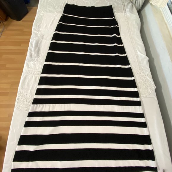 WHITE H. BLACK M. SMALL SKIRT - Picture 6 of 6